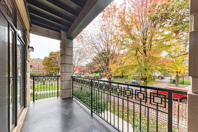 Balcón frontal - 6217 S Kimbark Ave