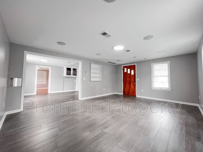 Building Photo - 408 SW 10th St