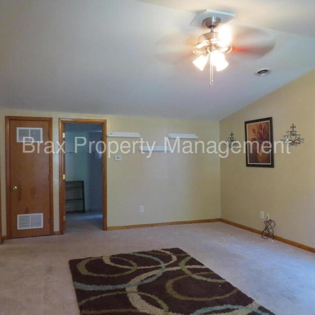 Foto del edificio - 2120 N Travis Ave