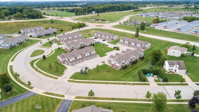 Foto del edificio - 645 Cedar Bluffs Dr