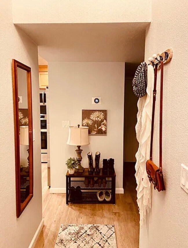 Foto del edificio - 691 Palomino Dr