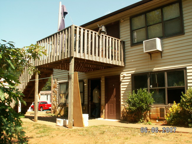 Building Photo - 146-162 Pinecrest Cir