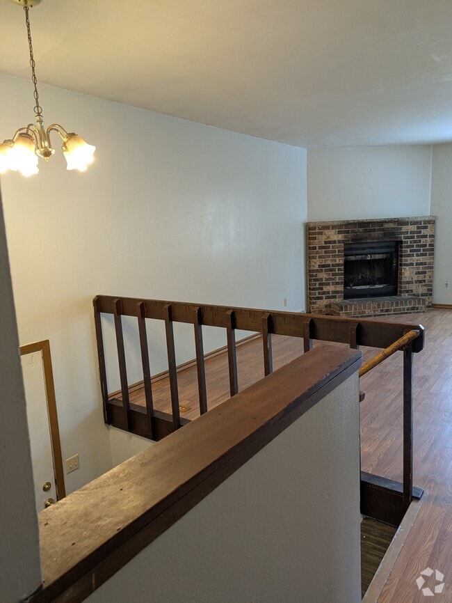 Building Photo - 1230 S Thompson Dr