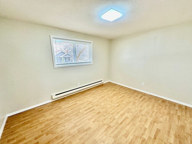 Building Photo - 507 E Glass Ave