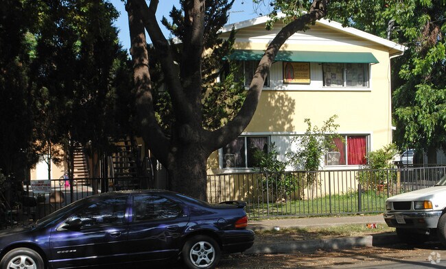 Building Photo - 595 N Summit Ave