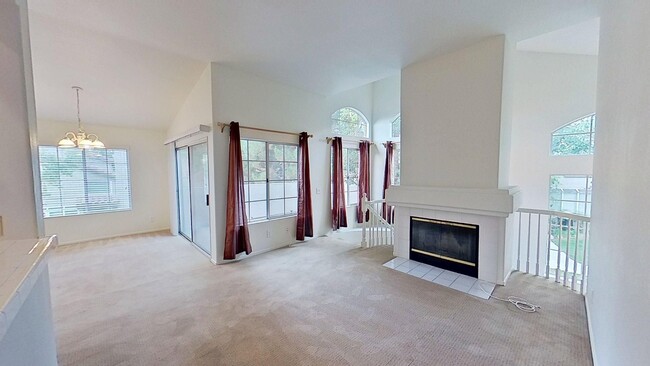 Foto del edificio - 30 Fuchsia: End Unit 2 Bed 2 Bath Condo in...