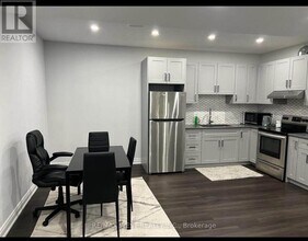 Building Photo - 121 Appleyard Ave