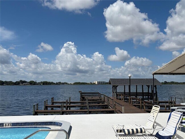 Foto del edificio - 4328 Edgewater Dr