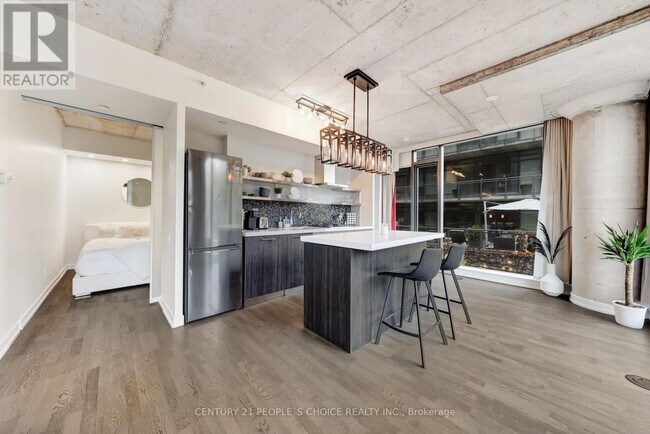 Photo du bâtiment - 560-560 King St W