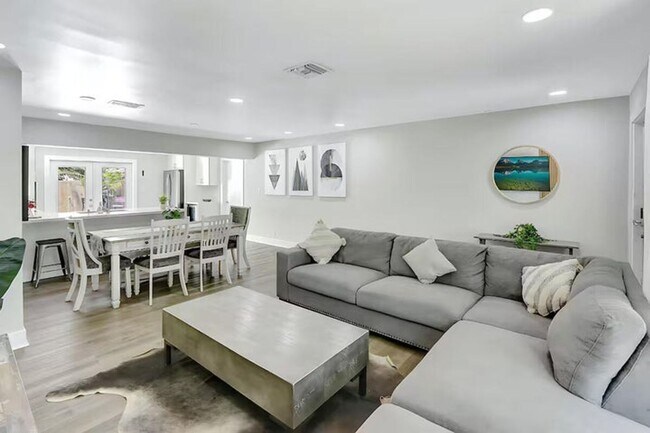 Foto del edificio - 2809 NW 7th Ave