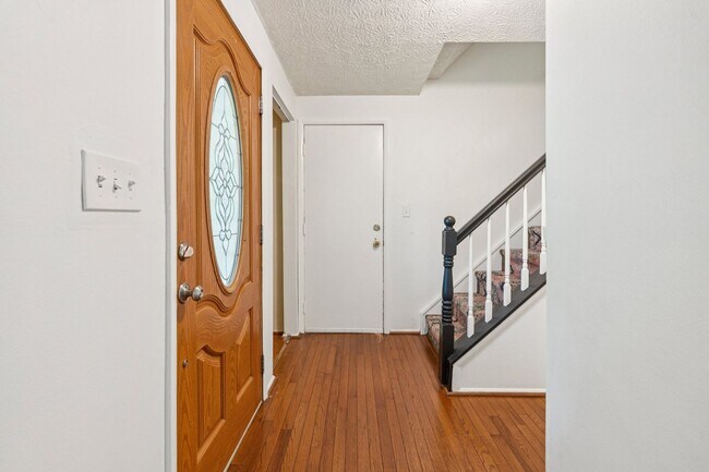 Building Photo - Home in Highly Desirable Forest Ridge!