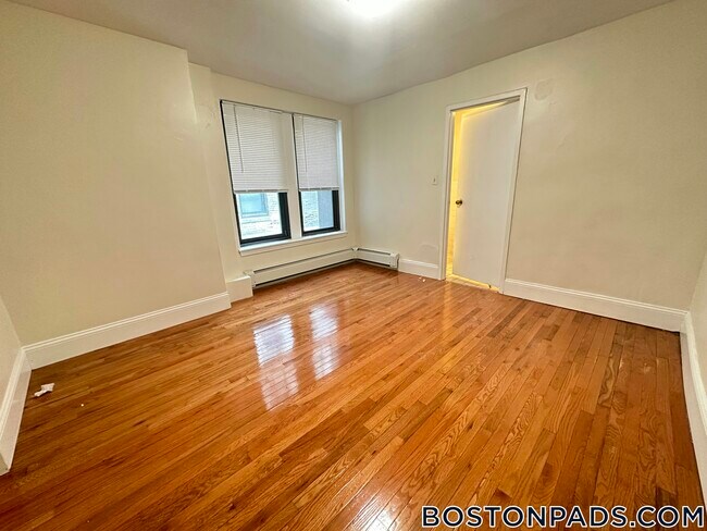 Building Photo - 1758 Commonwealth Ave