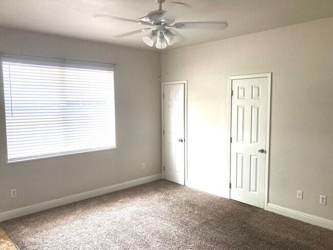 Sala de estar - 138 Briarwood Ct