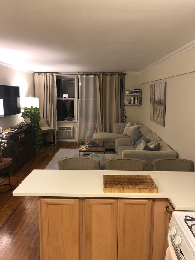 Building Photo - 1580 E 13th St