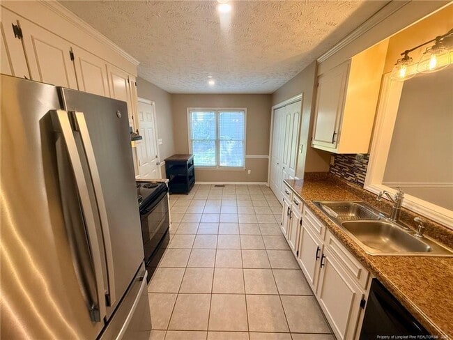 Building Photo - 146 Greentree Dr