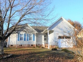 Building Photo - 305 Fairdale Dr