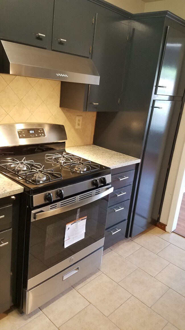 Foto del edificio - 418 Cottonwood Dr