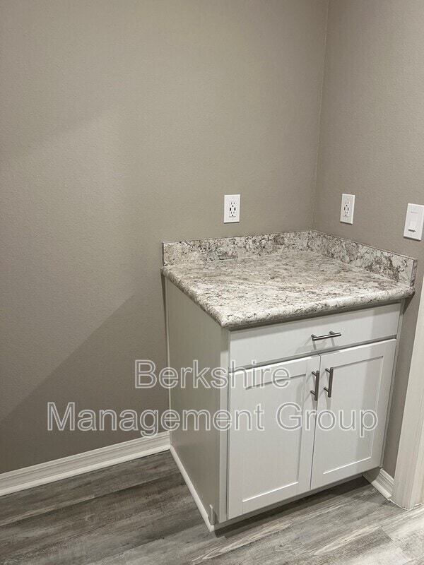 Foto del edificio - 1142 Brook Meadow Dr