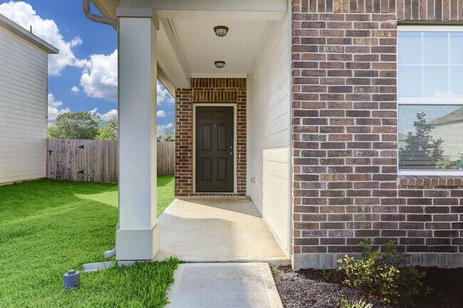 Building Photo - 5018 Highland Crest Dr