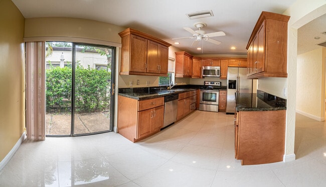 Foto del edificio - 8410 Cypress Ln