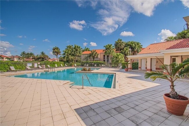 Foto del edificio - 3450 Pinewalk Dr N