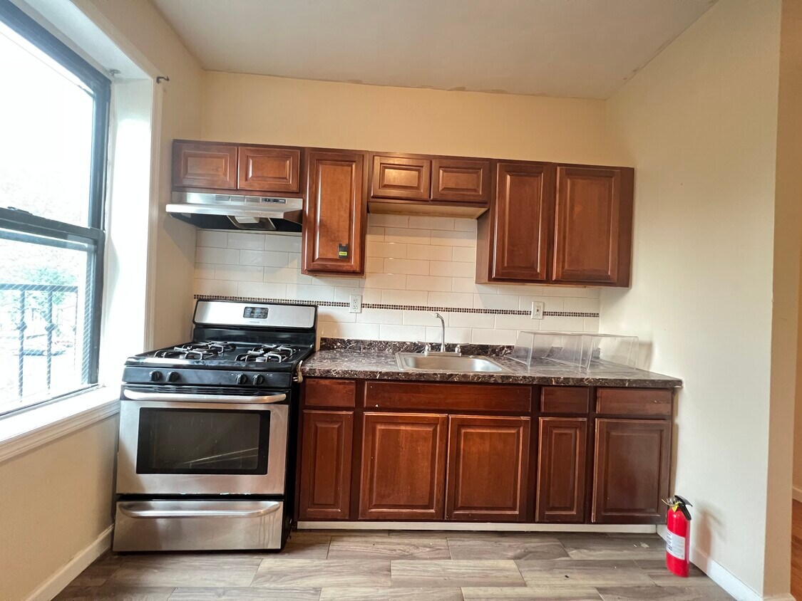 232 Weequahic Ave Unit 12, Newark, NJ 07112 232 Weequahic Ave Newark