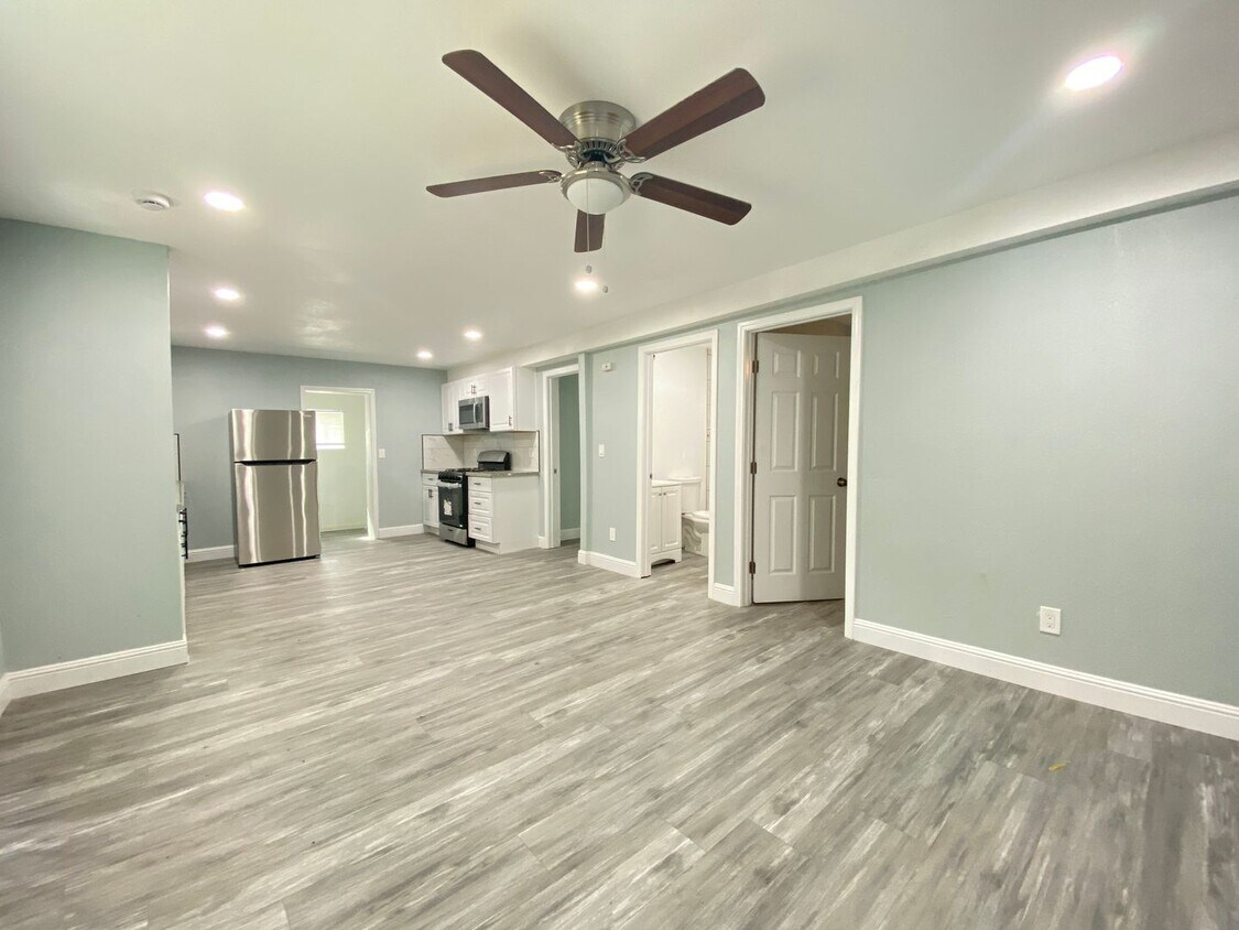 Foto principal - 923-925 S Center St