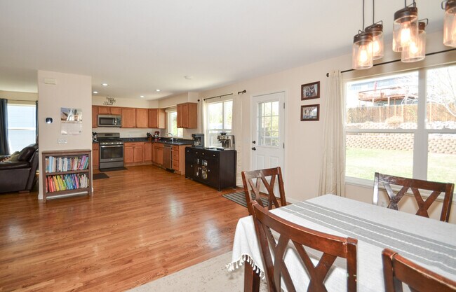 Building Photo - 7012 Hillock Dr