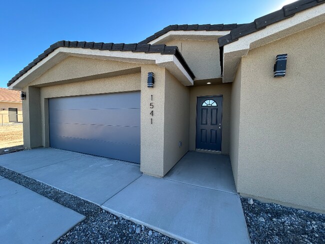 Building Photo - 1541 Laguna St