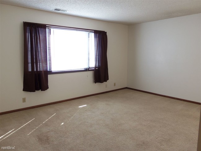 Building Photo - 2 br, 1.5 bath  - 1432 B St