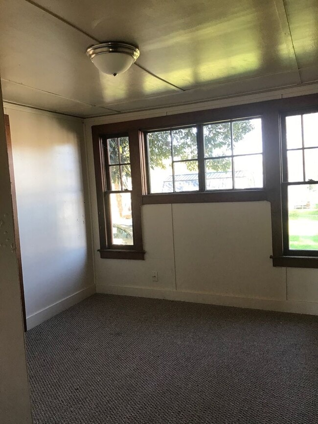 Building Photo - Country Living