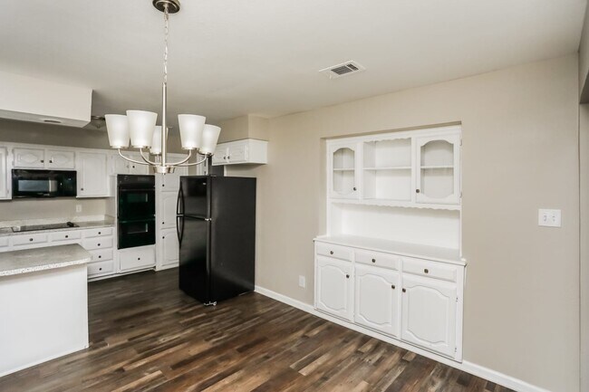 Foto del edificio - 1104 Scarlet Oaks Cir