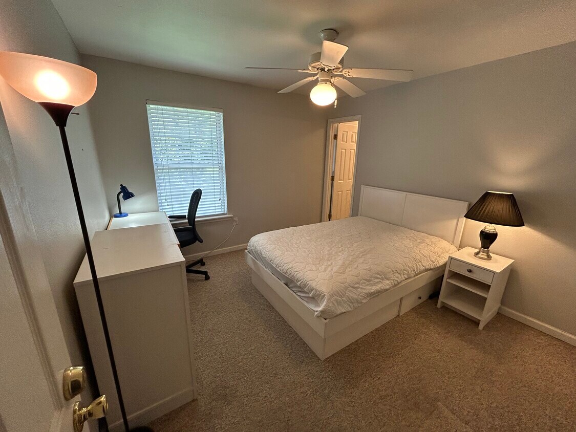 Foto principal - 2738 W Tharpe St