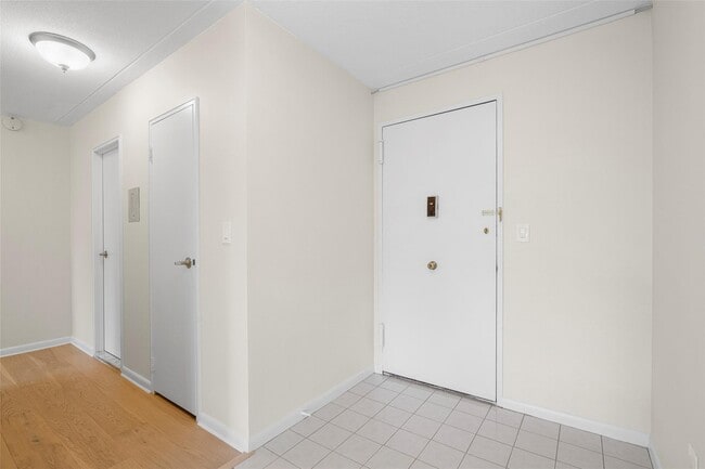 Building Photo - 200 High Point Dr