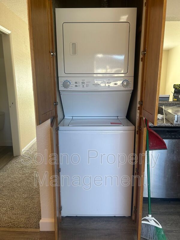 Building Photo - 516 Pacific Ave