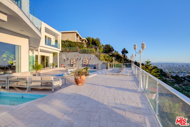 Foto del edificio - 7868 Electra Dr