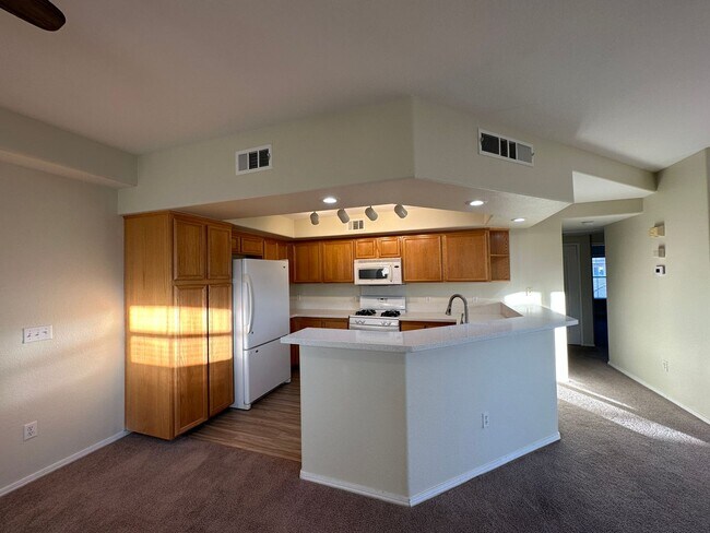 Building Photo - Mariposa Condo