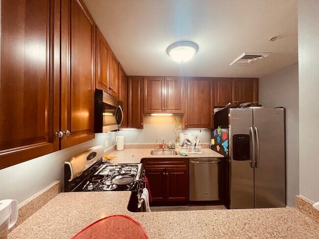 Foto del edificio - 318 Rindge Ave