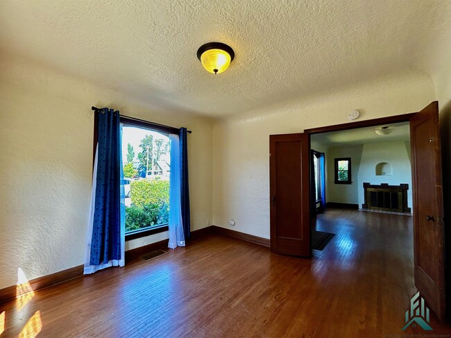 Foto del edificio - 413 S Main St