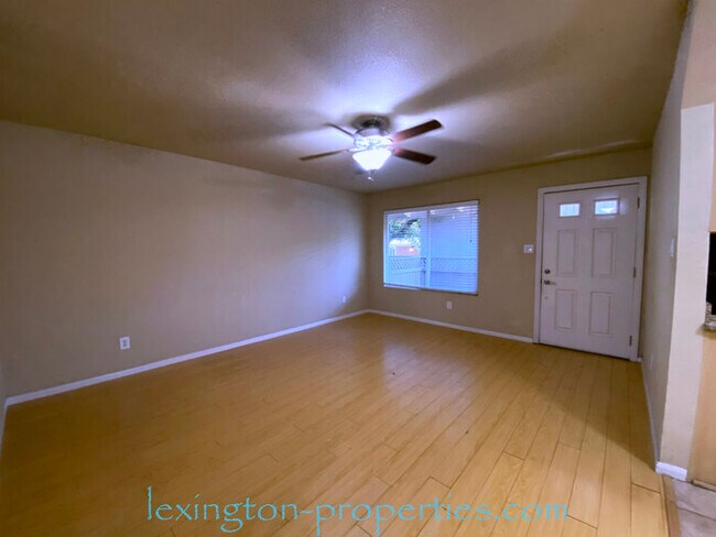 Foto del edificio - Cute, 2 BD/1 BA, Condo Available in The Vi...
