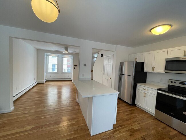 Building Photo - 26 Thorndike St