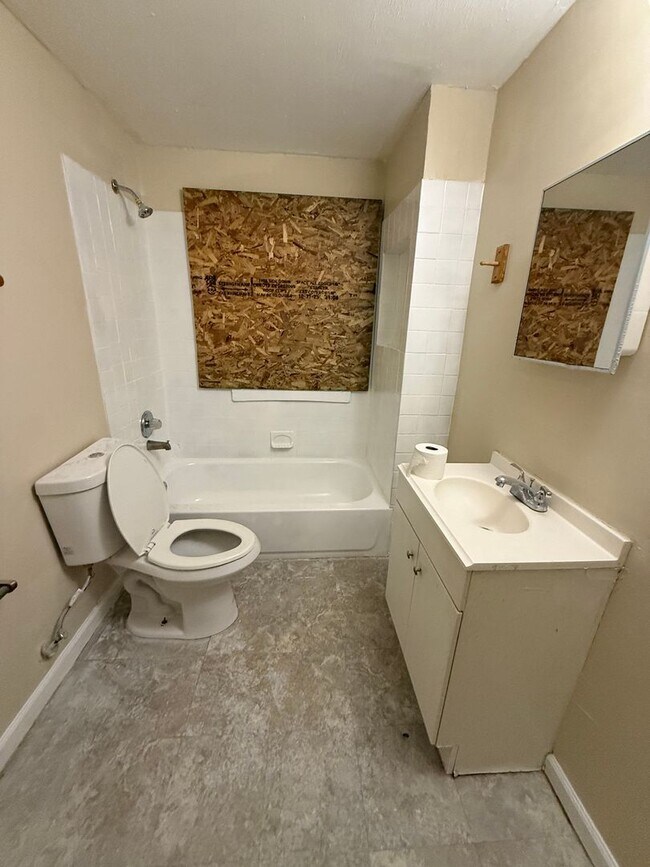 Foto del edificio - 4bd Single water/sewer included Vouchers Only