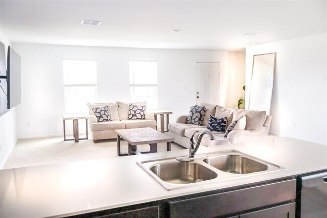Foto del edificio - 504 Sunray Dr