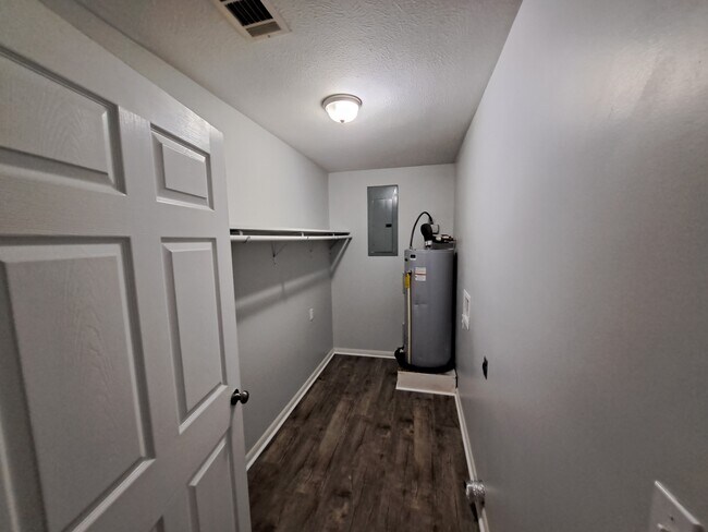 Foto del edificio - 49 Pineywood Dr