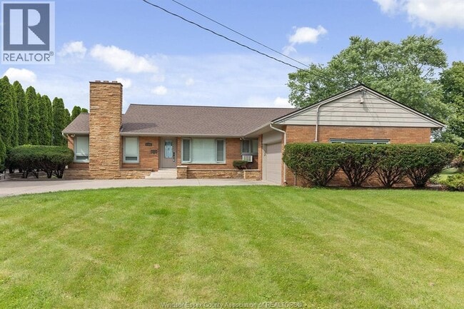 Building Photo - 13994 Riverside Dr E