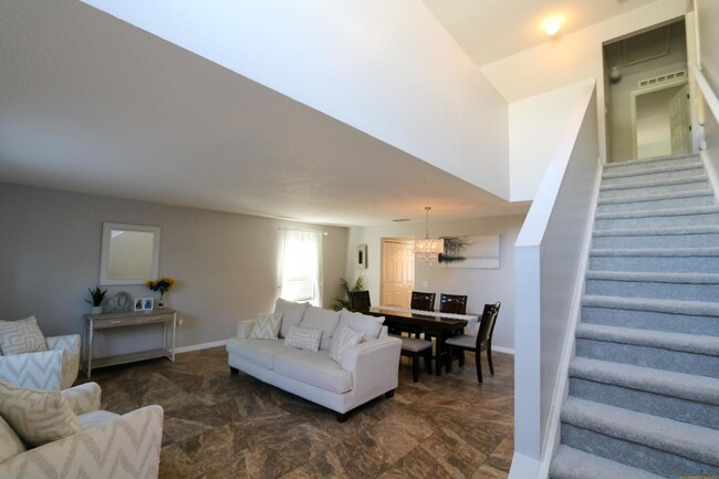 Foto del edificio - Beautiful  3000 sq ft two story home with ...