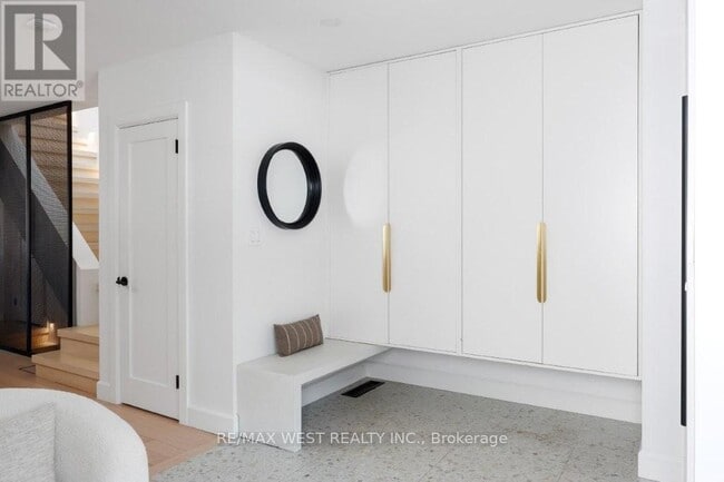 Building Photo - 424 Clendenan Ave