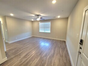Building Photo - 1620 Oak Tree Dr