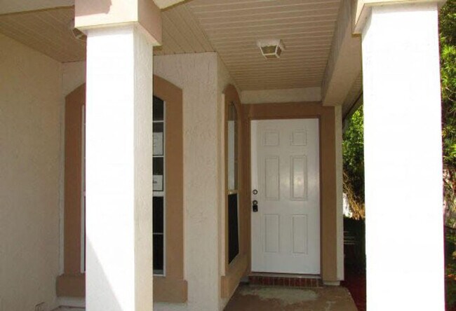 Building Photo - 2112 W Lymington Way