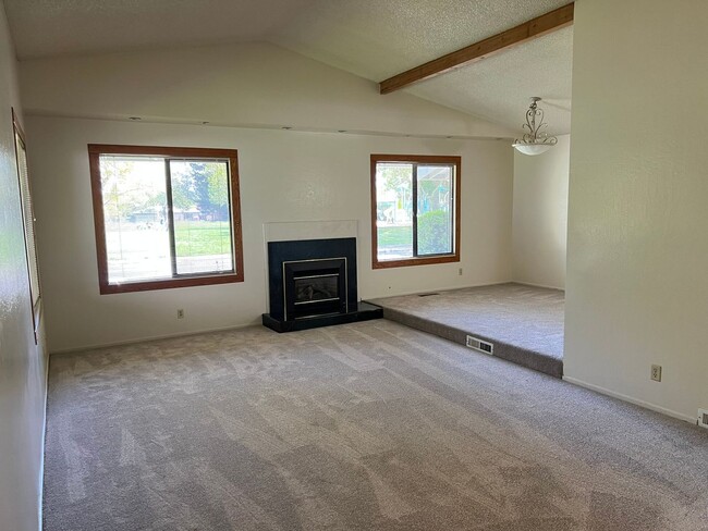 Foto del edificio - 4 Bedroom 2 Bathroom Single Level Napa Hom...
